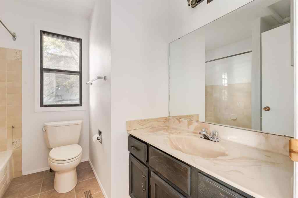 MLS® A2257169 - 5107 32 Avenue SW in Glenbrook Calgary, Residential