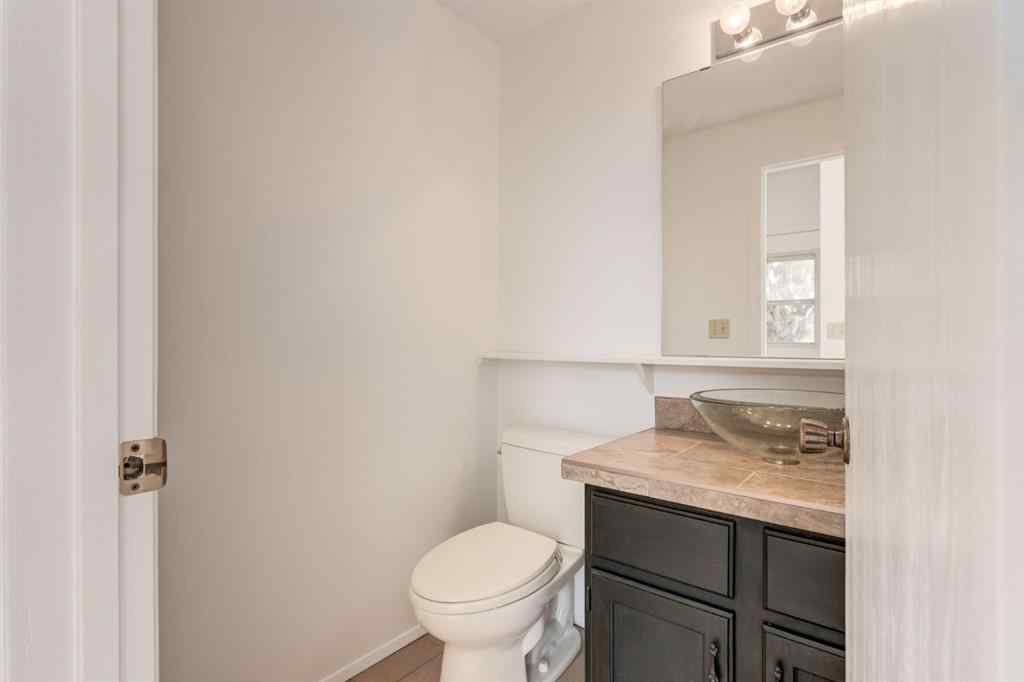 MLS® A2257169 - 5107 32 Avenue SW in Glenbrook Calgary, Residential