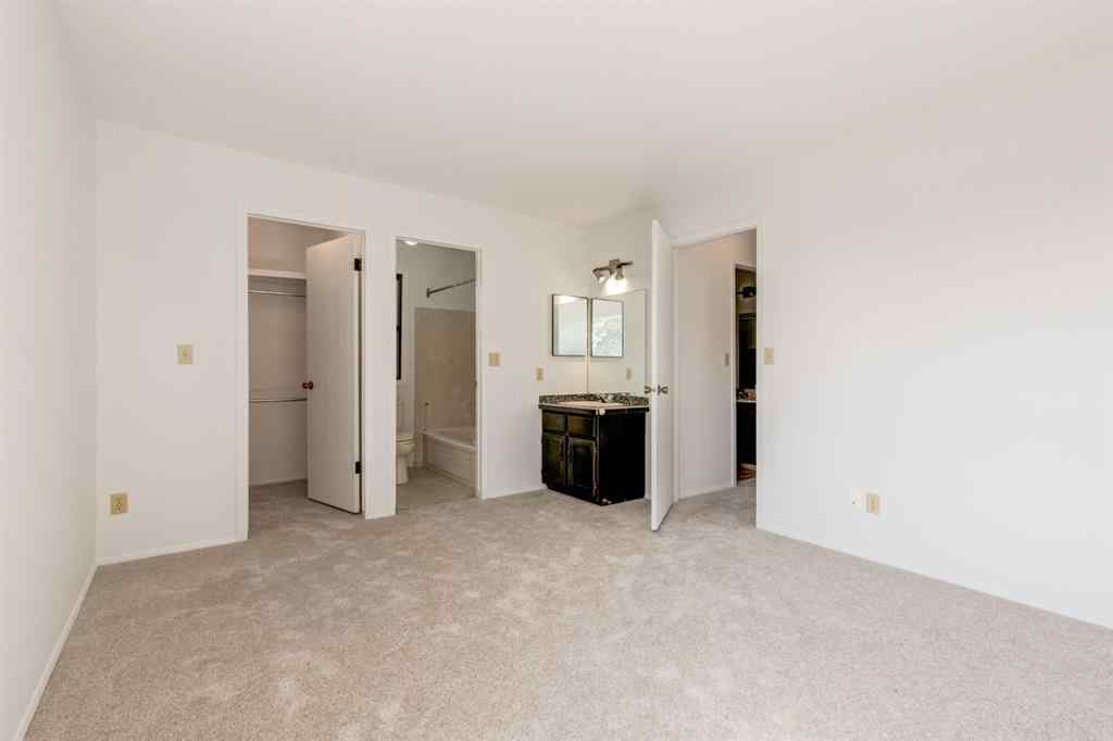 MLS® A2257169 - 5107 32 Avenue SW in Glenbrook Calgary, Residential