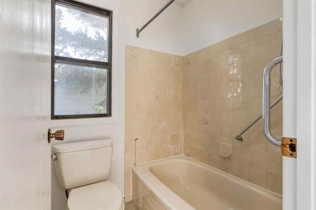 MLS® A2257169 - 5107 32 Avenue SW in Glenbrook Calgary, Residential