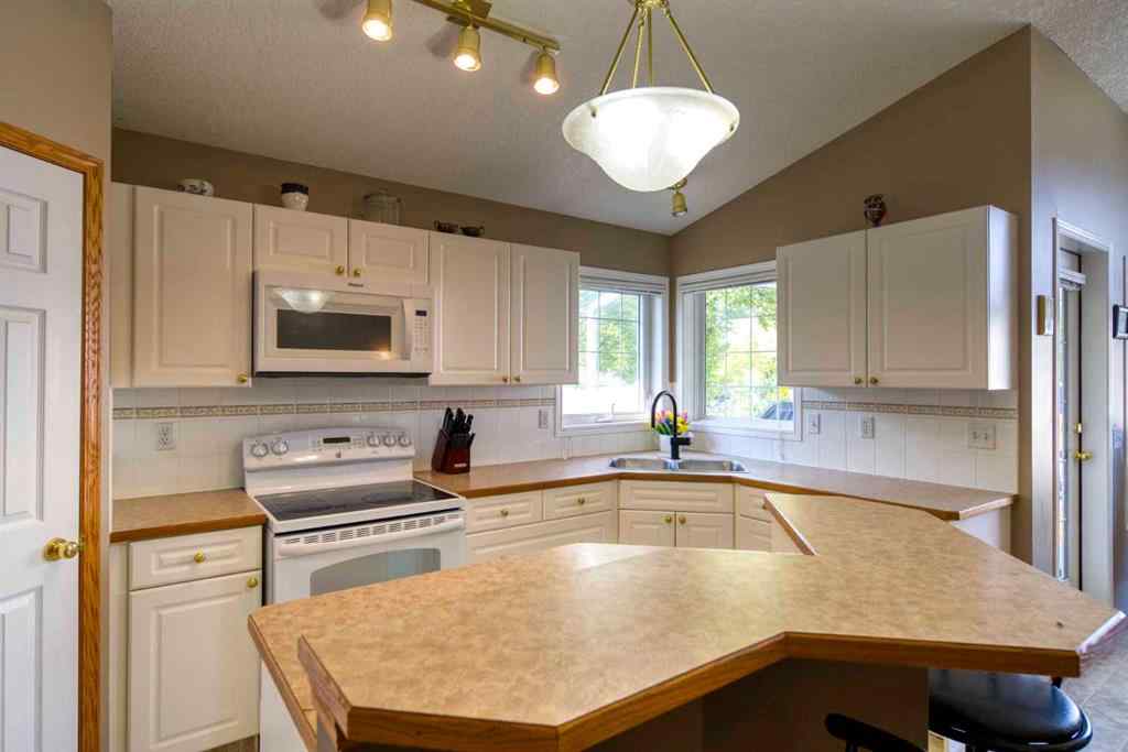 MLS® A2257185 - 161 West Lakeview Drive  in Lakeview Landing Chestermere, Residential