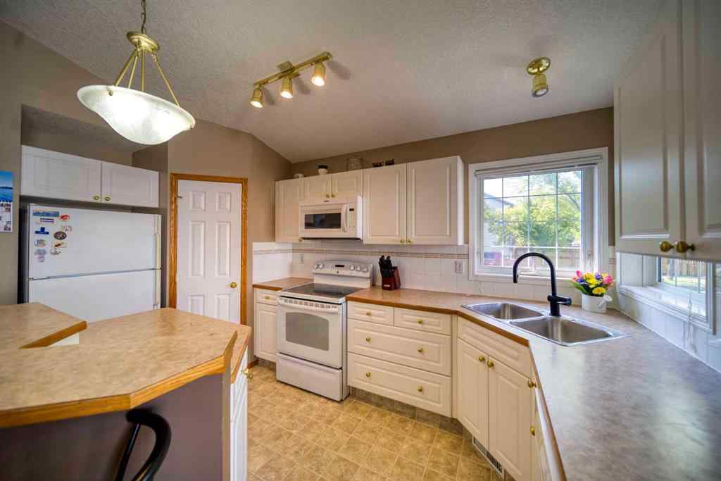 MLS® A2257185 - 161 West Lakeview Drive  in Lakeview Landing Chestermere, Residential