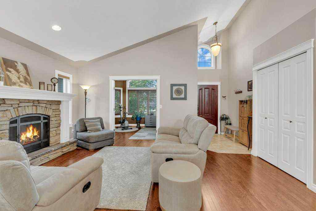 MLS® A2257190 - 5 Ebony Street  in Elizabeth Park Lacombe, Residential