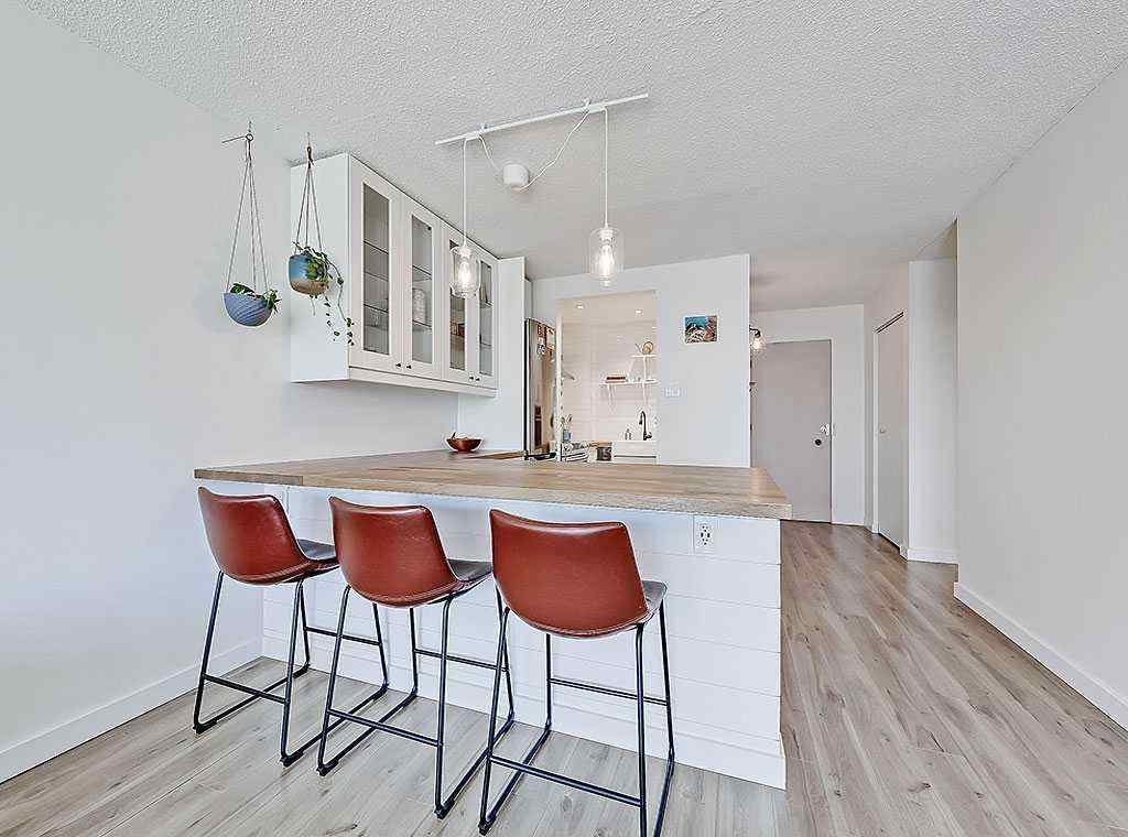 MLS® A2257193 - Unit #302 332 Cedar Crescent SW in Spruce Cliff Calgary, Residential