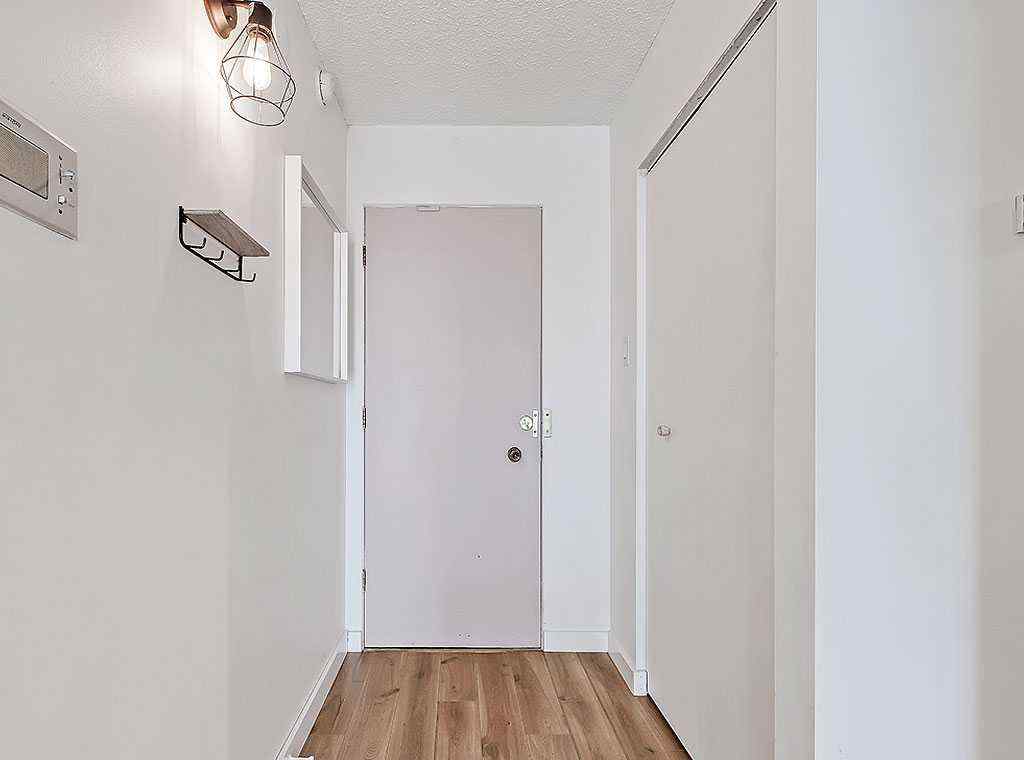 MLS® A2257193 - Unit #302 332 Cedar Crescent SW in Spruce Cliff Calgary, Residential