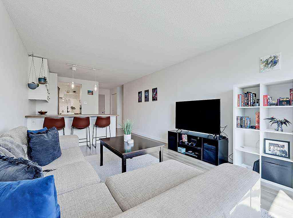 MLS® A2257193 - Unit #302 332 Cedar Crescent SW in Spruce Cliff Calgary, Residential