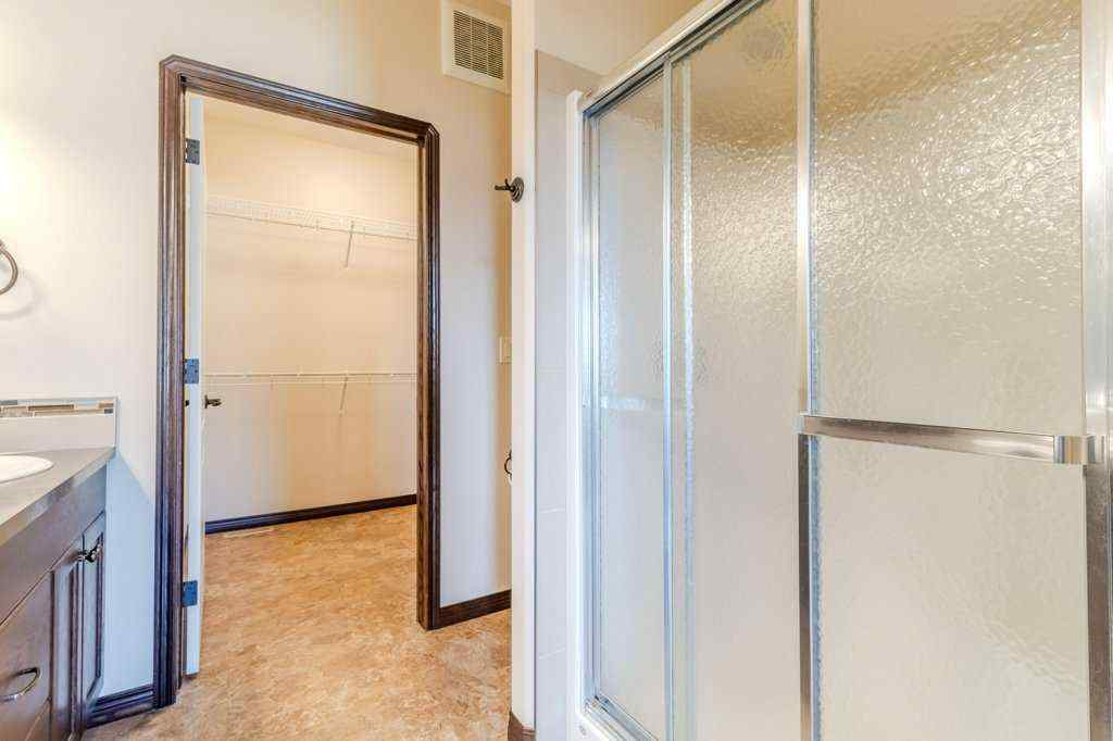 MLS® A2257198 - 3 Vista Close  in Vanier Woods Red Deer, Residential