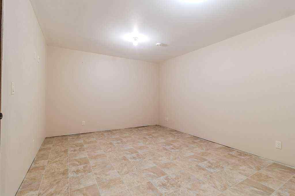 MLS® A2257198 - 3 Vista Close  in Vanier Woods Red Deer, Residential