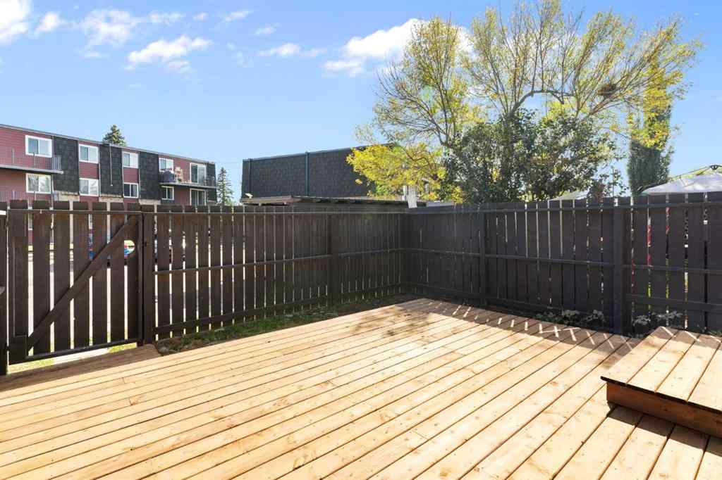 MLS® A2257206 - Unit #32 80 Galbraith Drive SW in Glamorgan Calgary, Residential