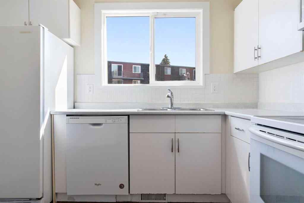 MLS® A2257206 - Unit #32 80 Galbraith Drive SW in Glamorgan Calgary, Residential