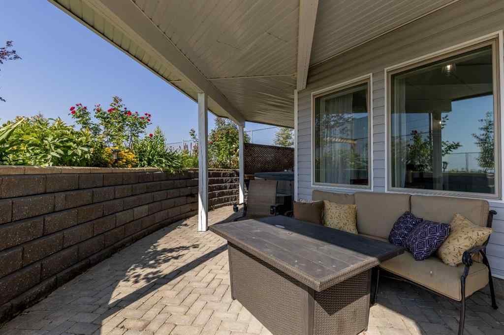 MLS® A2257226 - 406 Meadow Lark Drive  in NONE Rural Lethbridge County, Residential