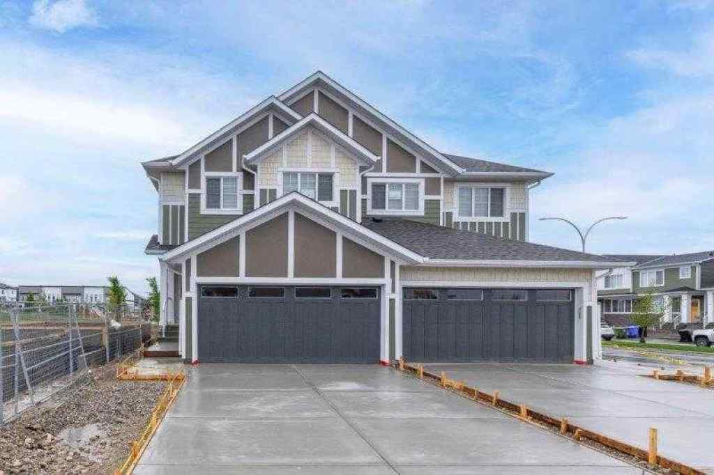 MLS® A2257233 - 33 Walcrest Lane SE in Walden Calgary, Residential