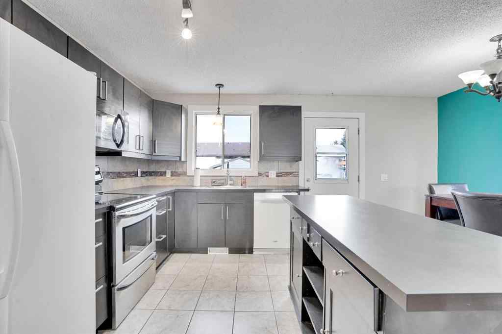 MLS® A2257238 - 63 Knight Place  in NONE Crossfield, Residential