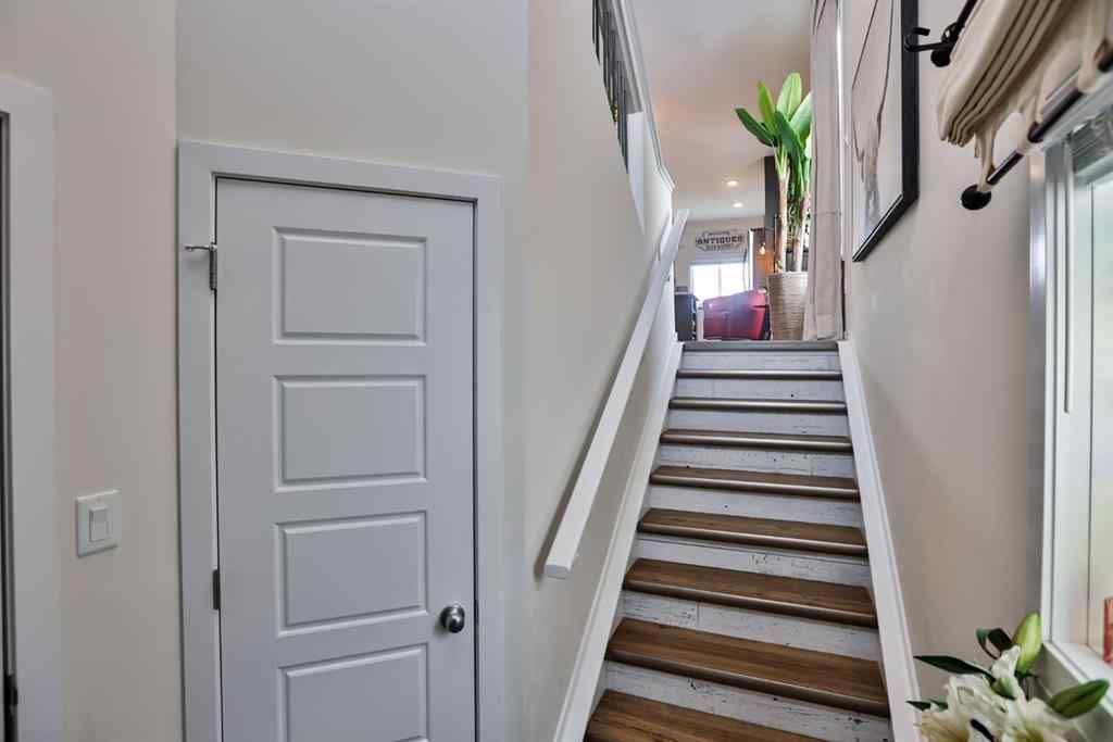 MLS® A2257241 - 35 Kensington Road W in Garry Station Lethbridge, Residential