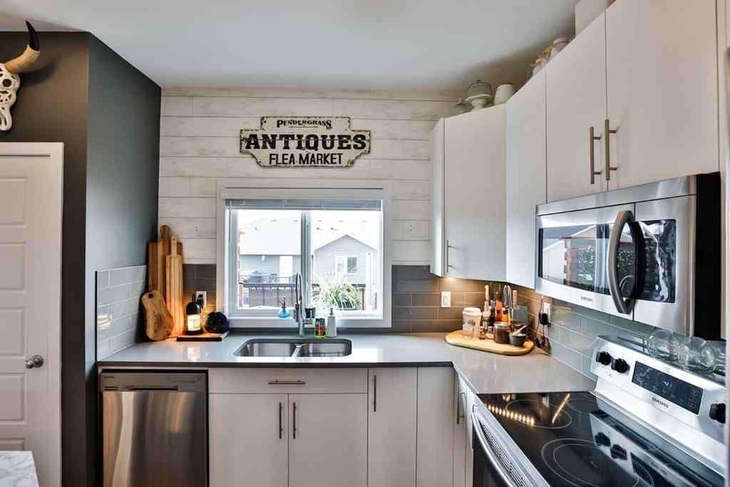MLS® A2257241 - 35 Kensington Road W in Garry Station Lethbridge, Residential