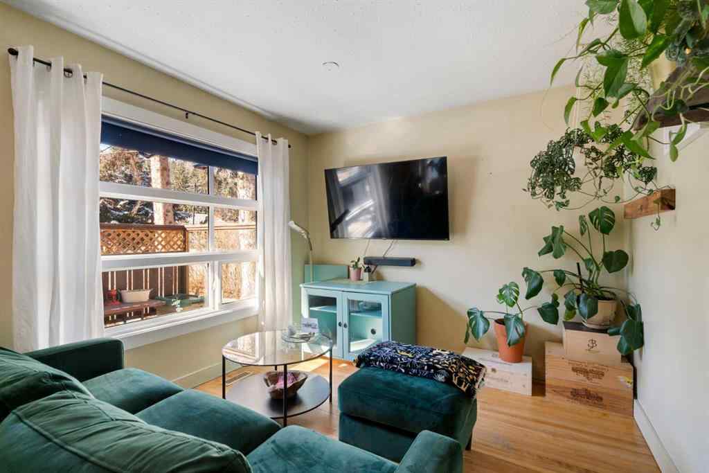 MLS® A2257242 - 8012 33 Avenue NW in Bowness Calgary, Residential