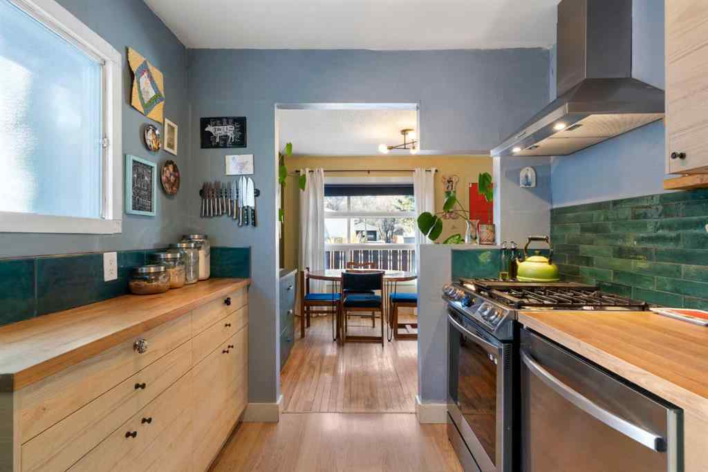 MLS® A2257242 - 8012 33 Avenue NW in Bowness Calgary, Residential