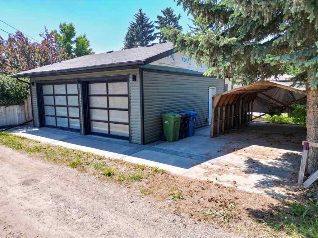 MLS® A2257242 - 8012 33 Avenue NW in Bowness Calgary, Residential