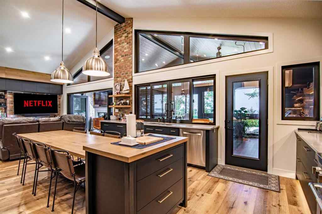 MLS® A2257255 - 3417 Lakeshore Drive  in Cottage Area Sylvan Lake, Residential