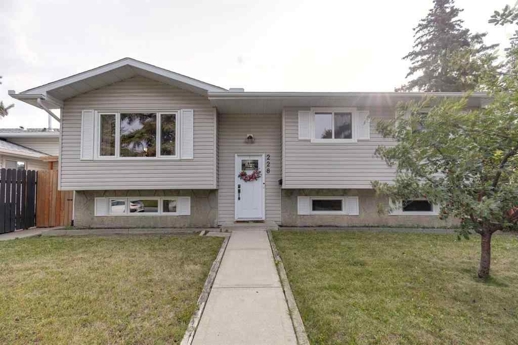 MLS® A2257268 - 228 Penbrooke Way SE in Penbrooke Meadows Calgary, Residential
