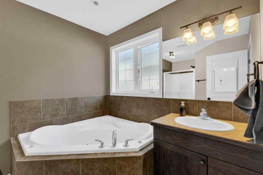 MLS® A2257275 - 1 Liberty Place  in Lakeway Landing Sylvan Lake, Residential