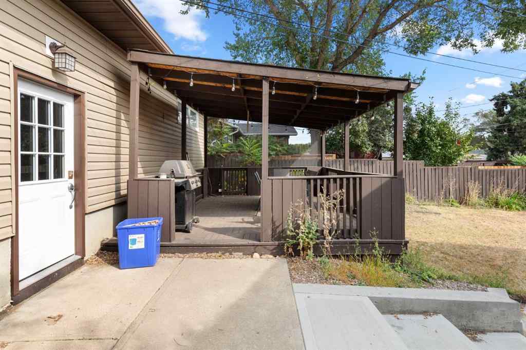 MLS® A2257283 - 341 12 Street NE in Northeast Crescent Heights Medicine Hat, Residential