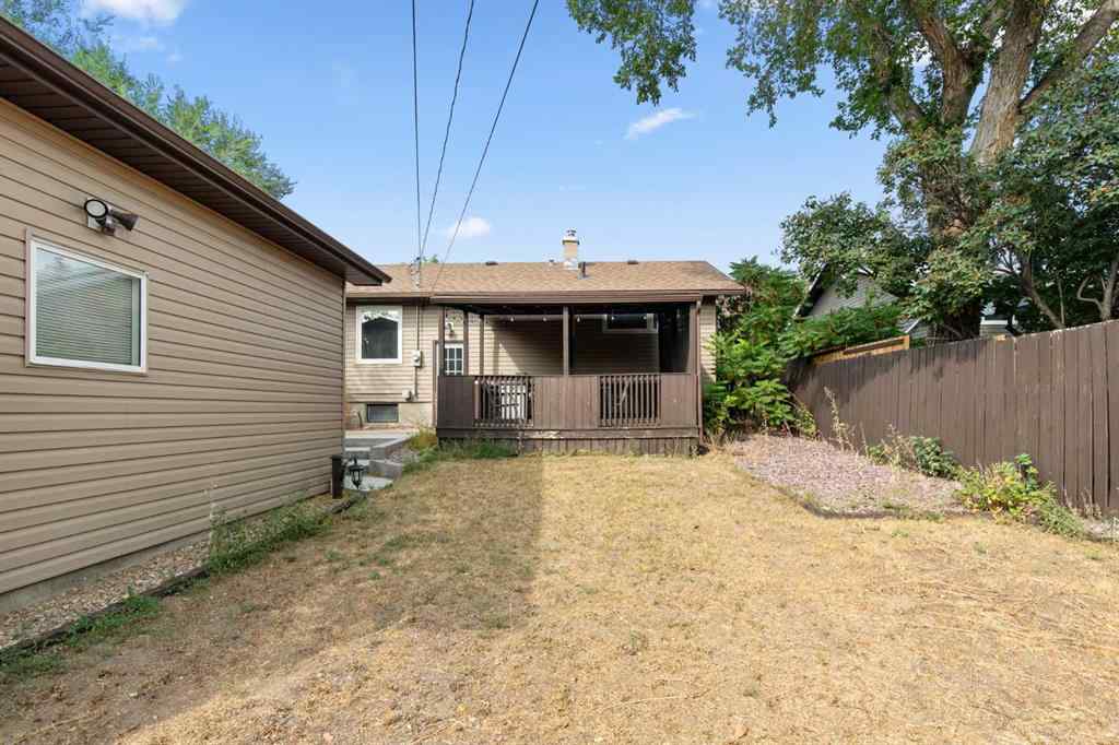 MLS® A2257283 - 341 12 Street NE in Northeast Crescent Heights Medicine Hat, Residential