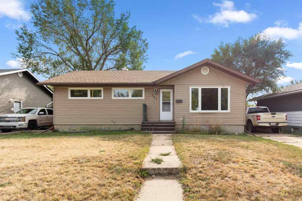 MLS® A2257283 - 341 12 Street NE in Northeast Crescent Heights Medicine Hat, Residential