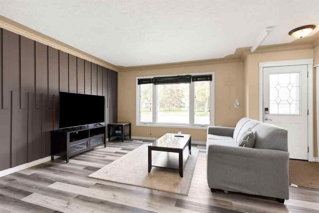MLS® A2257283 - 341 12 Street NE in Northeast Crescent Heights Medicine Hat, Residential