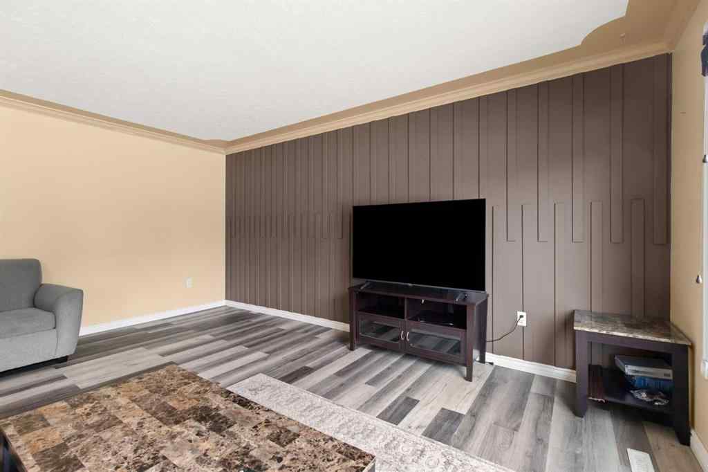 MLS® A2257283 - 341 12 Street NE in Northeast Crescent Heights Medicine Hat, Residential