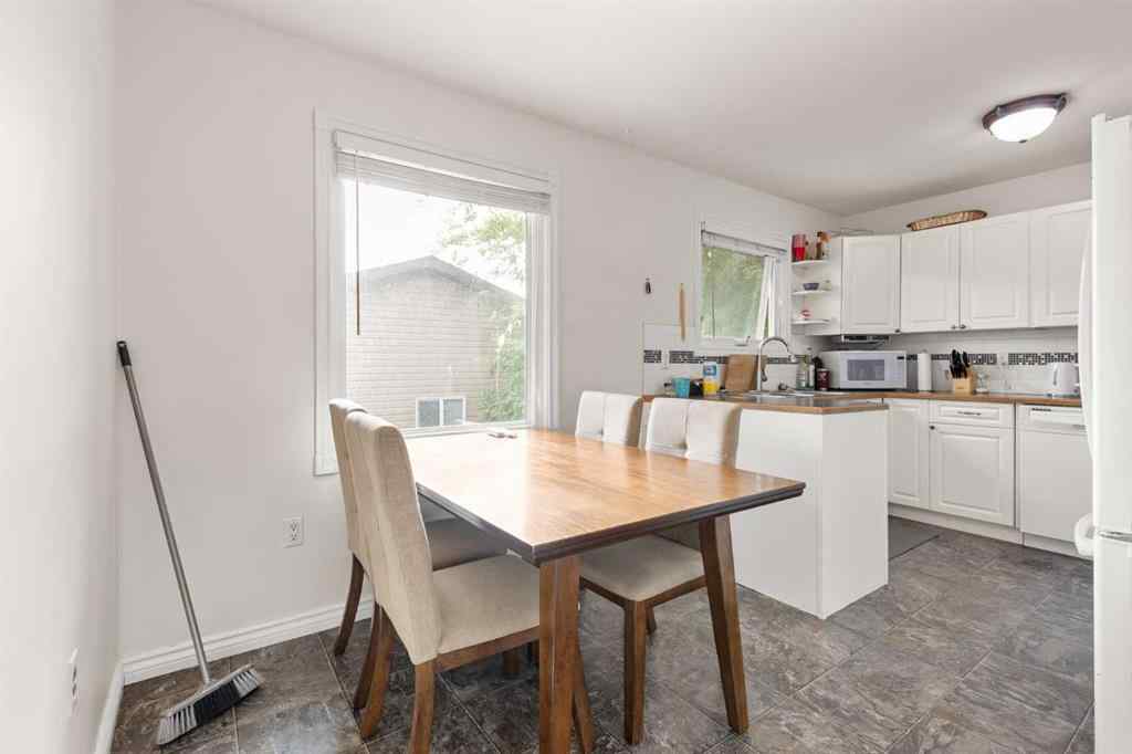 MLS® A2257283 - 341 12 Street NE in Northeast Crescent Heights Medicine Hat, Residential