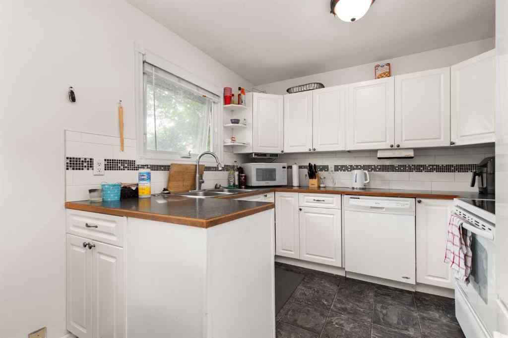 MLS® A2257283 - 341 12 Street NE in Northeast Crescent Heights Medicine Hat, Residential