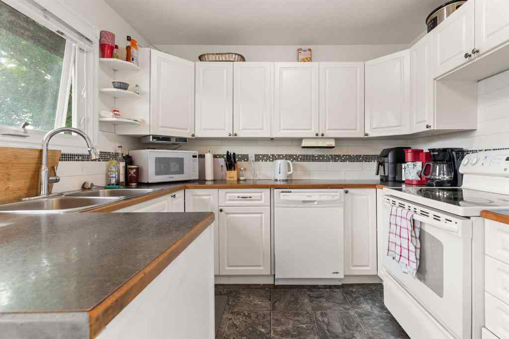 MLS® A2257283 - 341 12 Street NE in Northeast Crescent Heights Medicine Hat, Residential