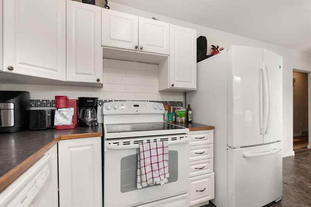 MLS® A2257283 - 341 12 Street NE in Northeast Crescent Heights Medicine Hat, Residential