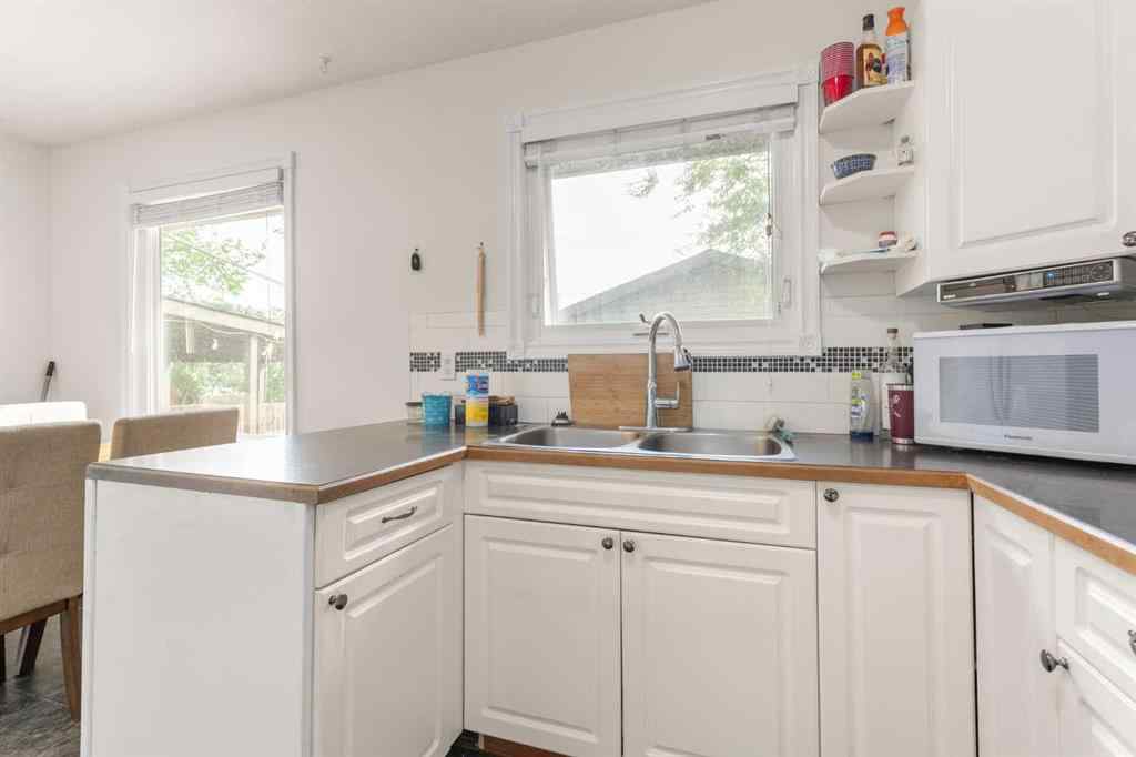 MLS® A2257283 - 341 12 Street NE in Northeast Crescent Heights Medicine Hat, Residential