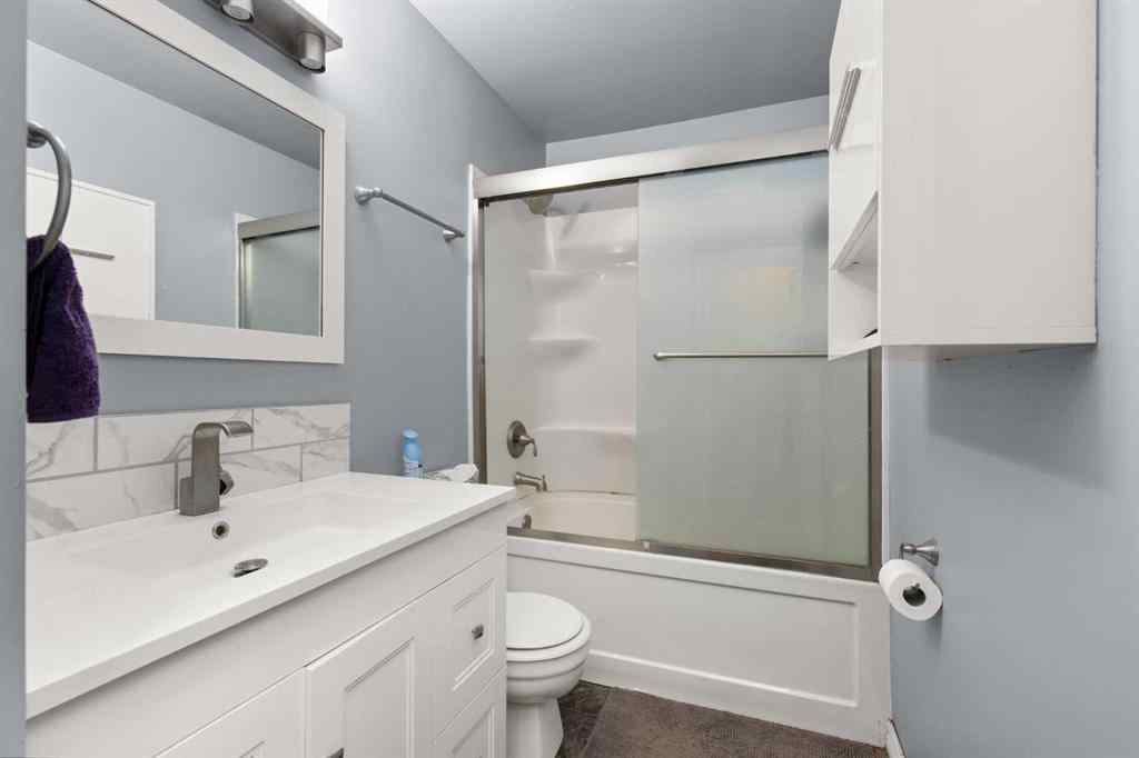 MLS® A2257283 - 341 12 Street NE in Northeast Crescent Heights Medicine Hat, Residential