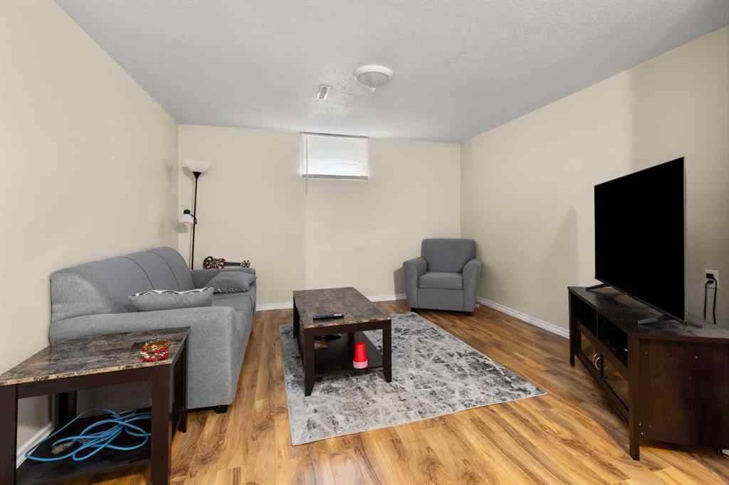 MLS® A2257283 - 341 12 Street NE in Northeast Crescent Heights Medicine Hat, Residential