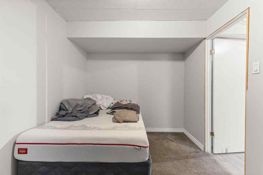MLS® A2257283 - 341 12 Street NE in Northeast Crescent Heights Medicine Hat, Residential