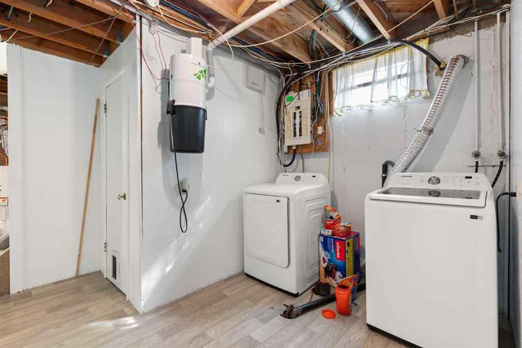 MLS® A2257283 - 341 12 Street NE in Northeast Crescent Heights Medicine Hat, Residential