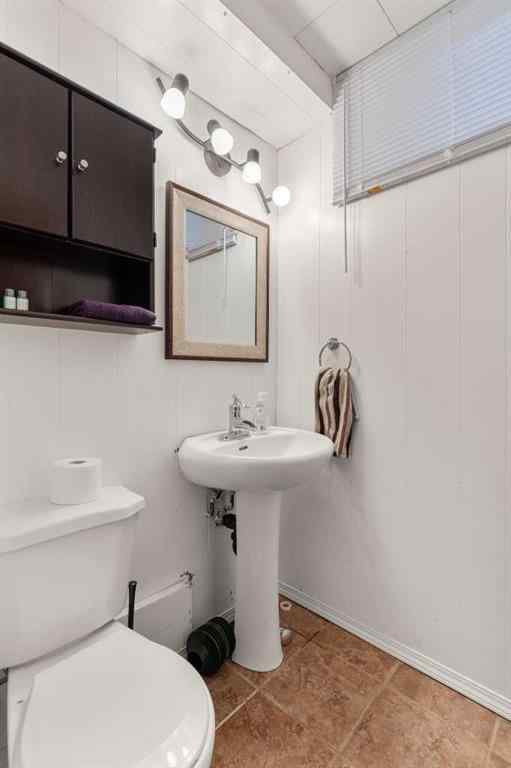 MLS® A2257283 - 341 12 Street NE in Northeast Crescent Heights Medicine Hat, Residential