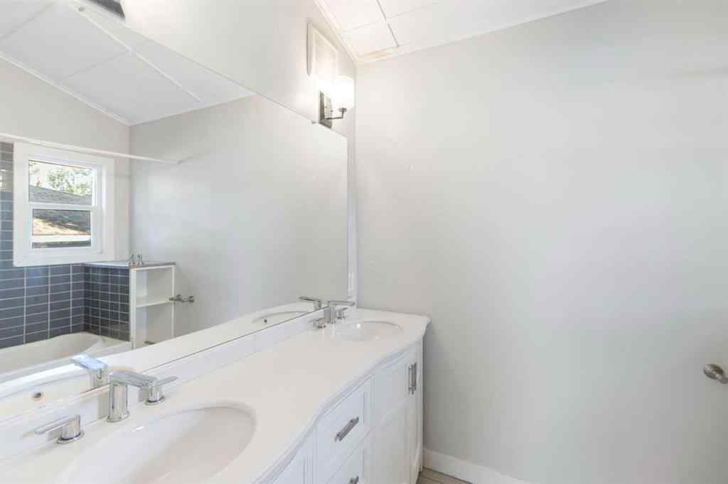 MLS® A2257295 - 4 Heston Street NW in Highwood Calgary, Residential