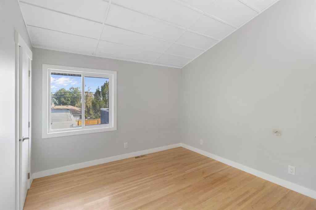 MLS® A2257295 - 4 Heston Street NW in Highwood Calgary, Residential