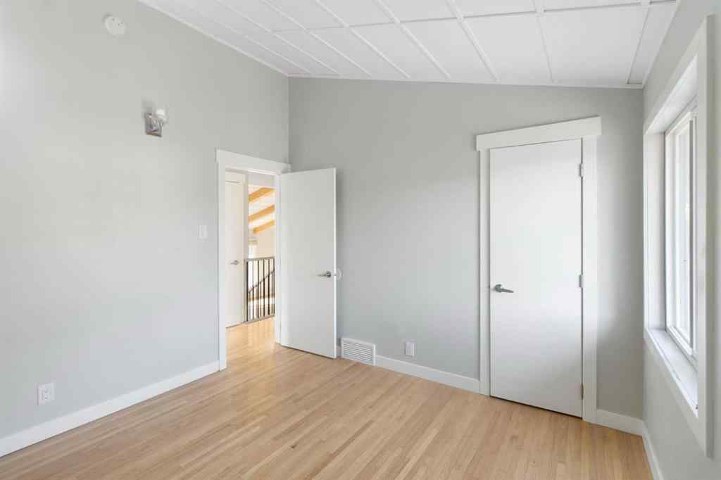 MLS® A2257295 - 4 Heston Street NW in Highwood Calgary, Residential