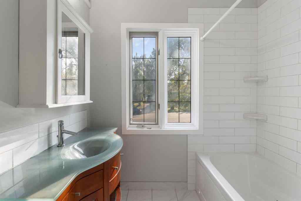 MLS® A2257295 - 4 Heston Street NW in Highwood Calgary, Residential