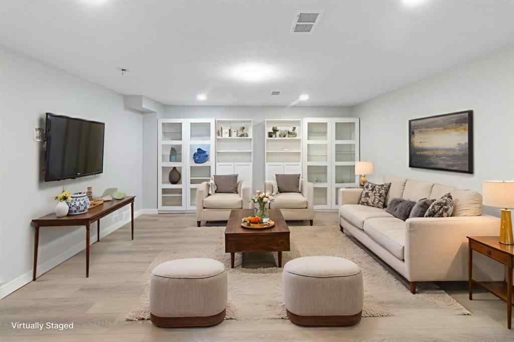 MLS® A2257295 - 4 Heston Street NW in Highwood Calgary, Residential