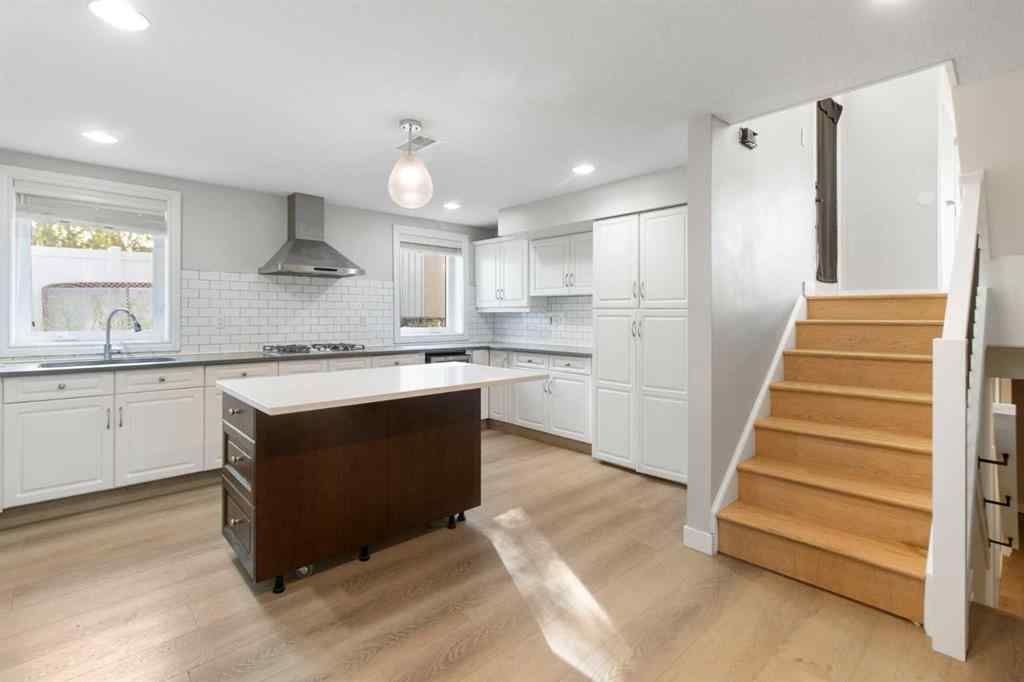 MLS® A2257295 - 4 Heston Street NW in Highwood Calgary, Residential
