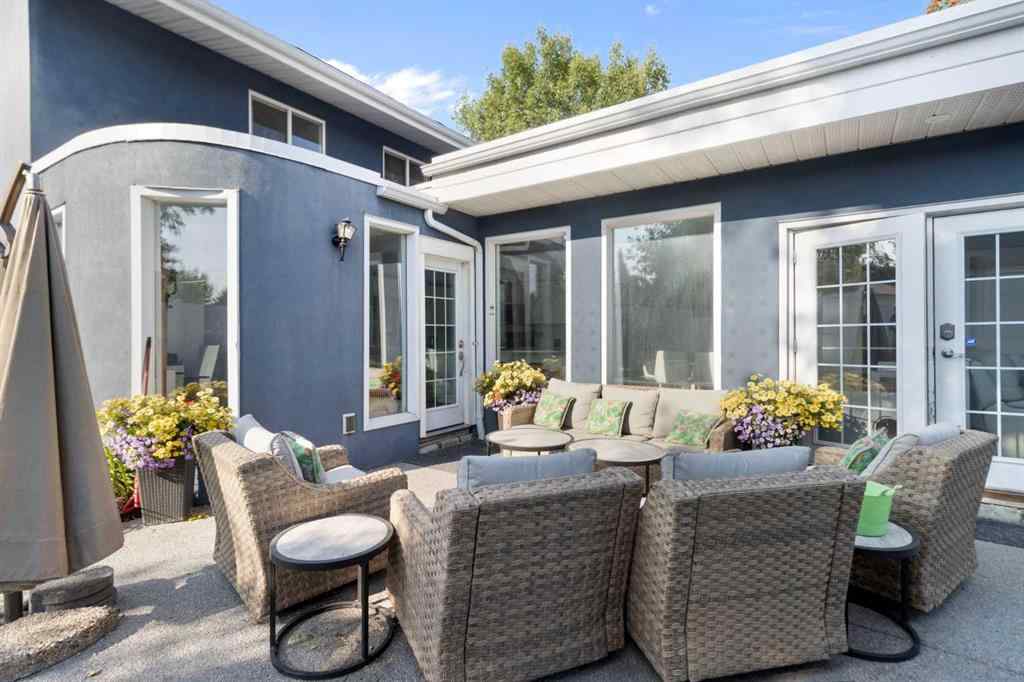 MLS® A2257295 - 4 Heston Street NW in Highwood Calgary, Residential