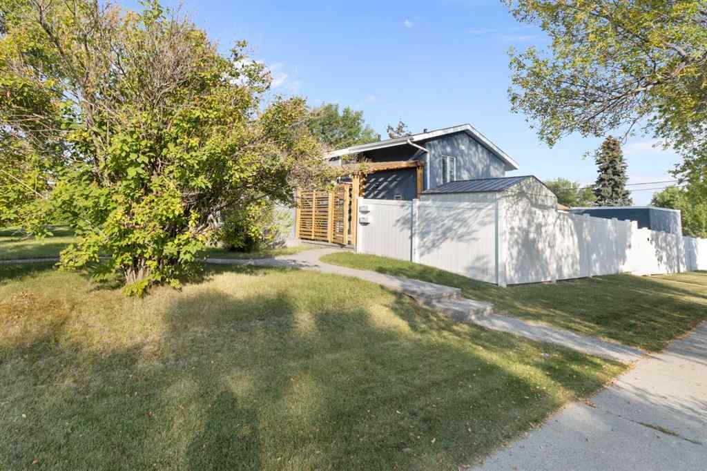 MLS® A2257295 - 4 Heston Street NW in Highwood Calgary, Residential