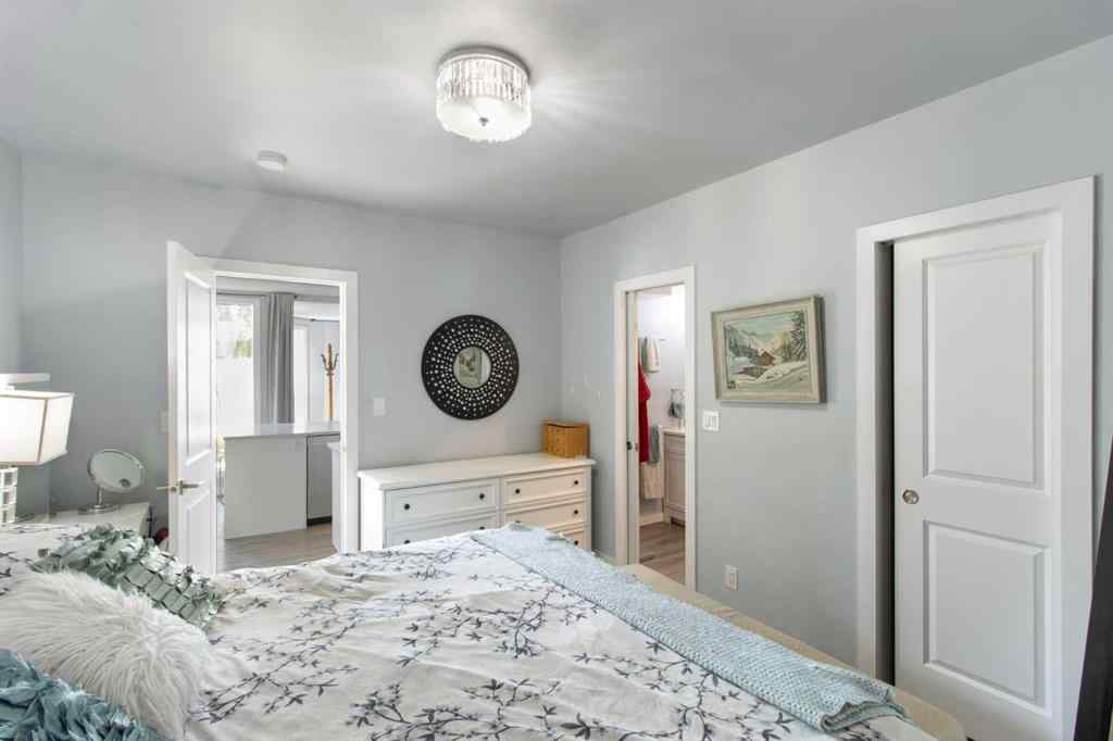 MLS® A2257295 - 4 Heston Street NW in Highwood Calgary, Residential