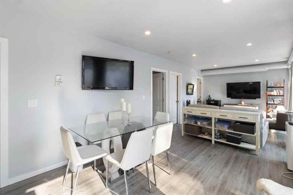 MLS® A2257295 - 4 Heston Street NW in Highwood Calgary, Residential